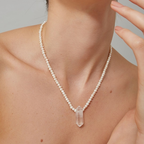 Colar Pérolas e Quarzto Cristal