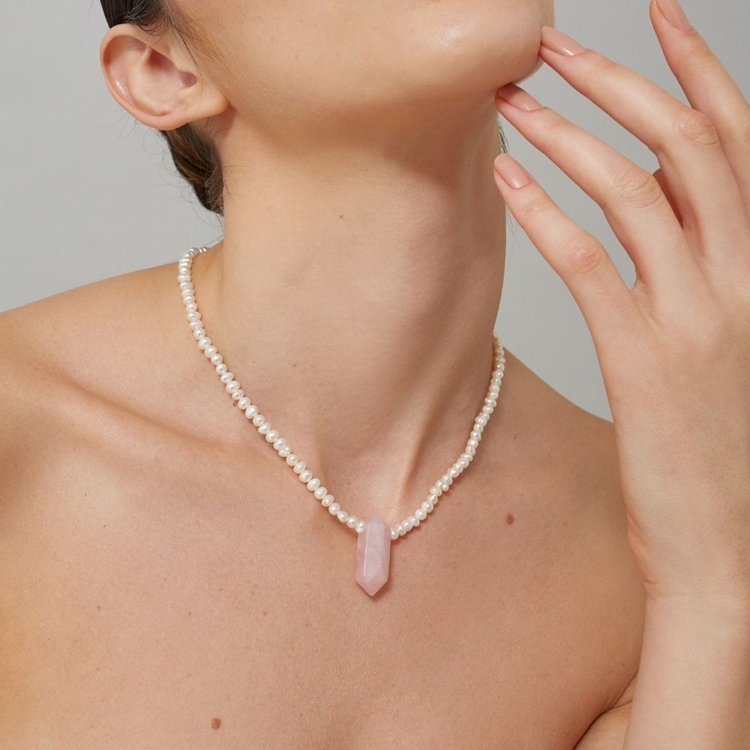 Colar Pérolas e Quarzto Rosa