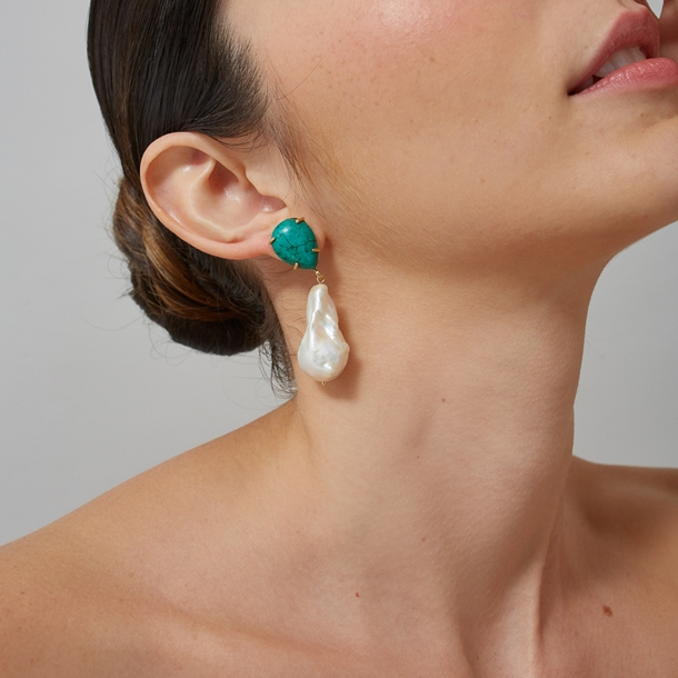 Brinco Pérola Barroca e Howlita Verde Gota