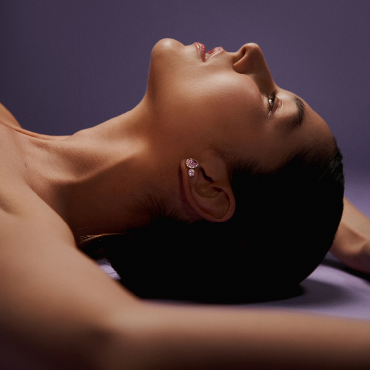 BRINCO NINA GOTA CRAVEJADO