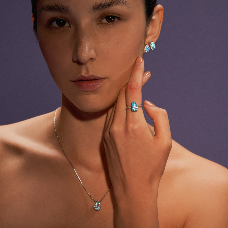 Brinco Nina Gota Cravejado