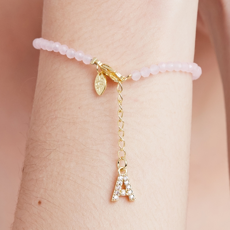 Pulseira Lucky Charms Letras Rosa