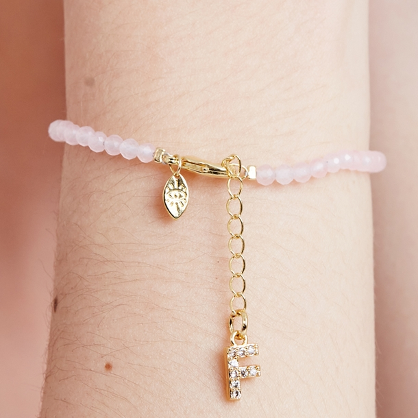 Pulseira Lucky Charms Letras Rosa