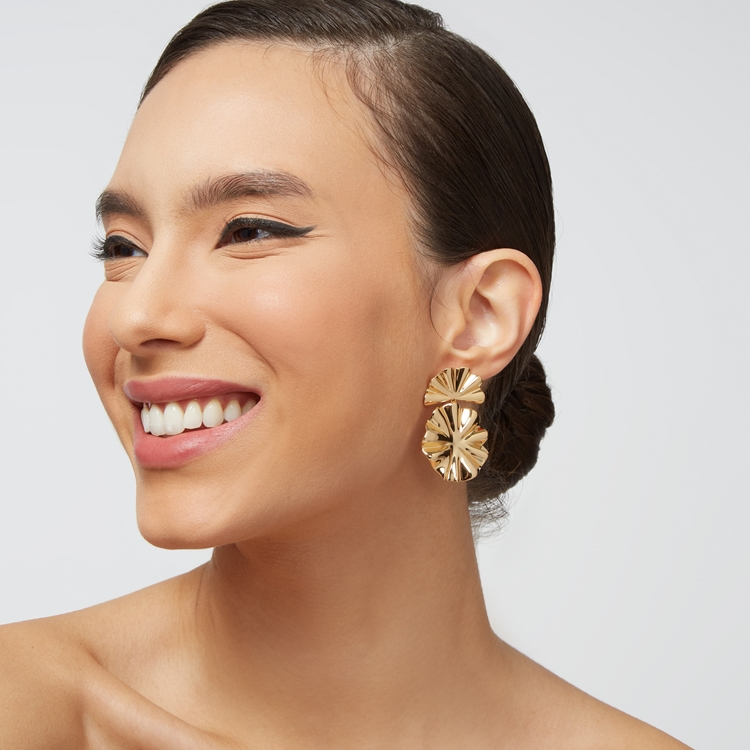 Brinco Flor Martelado Duplo