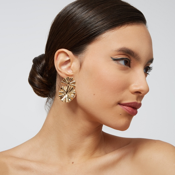 Brinco Flor Martelado Duplo