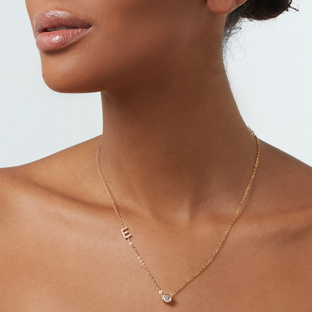 Colar Letras Cravejado e Ponto de Luz