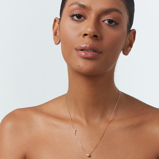 Colar Letras Cravejado e Ponto de Luz