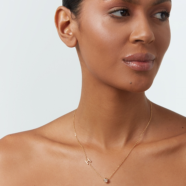 Colar Letras Cravejado e Ponto de Luz