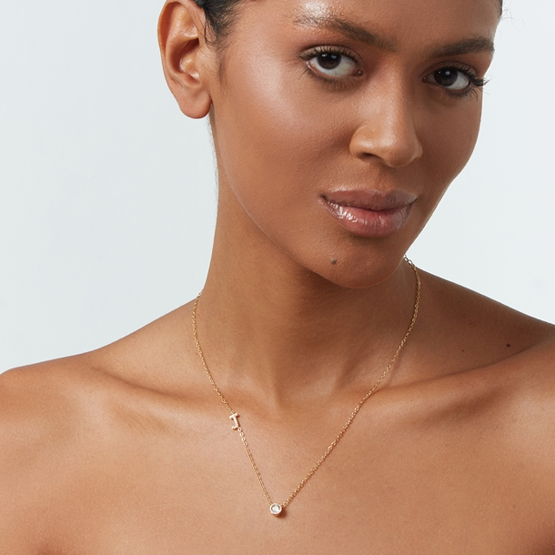 Colar Letras Cravejado e Ponto de Luz