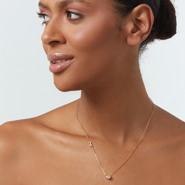 Colar Letras Cravejado e Ponto de Luz