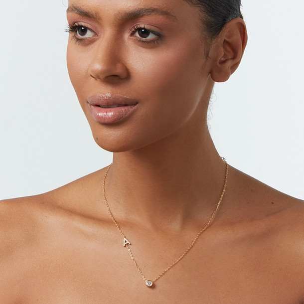 Colar Letras Cravejado e Ponto de Luz