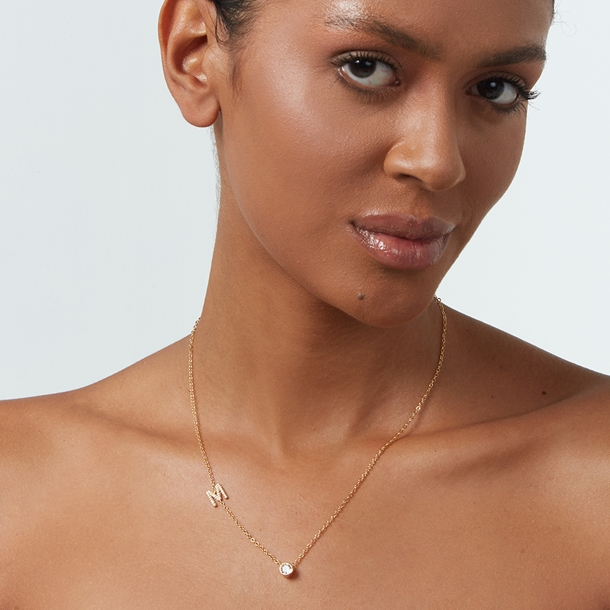 Colar Letras Cravejado e Ponto de Luz