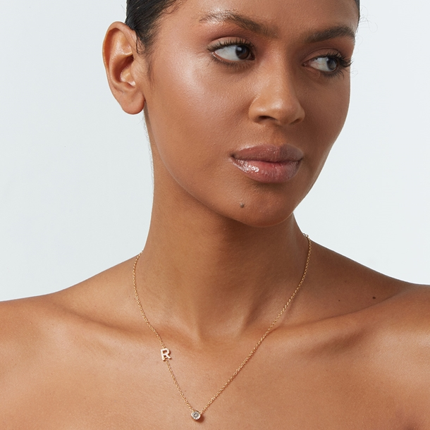 Colar Letras Cravejado e Ponto de Luz