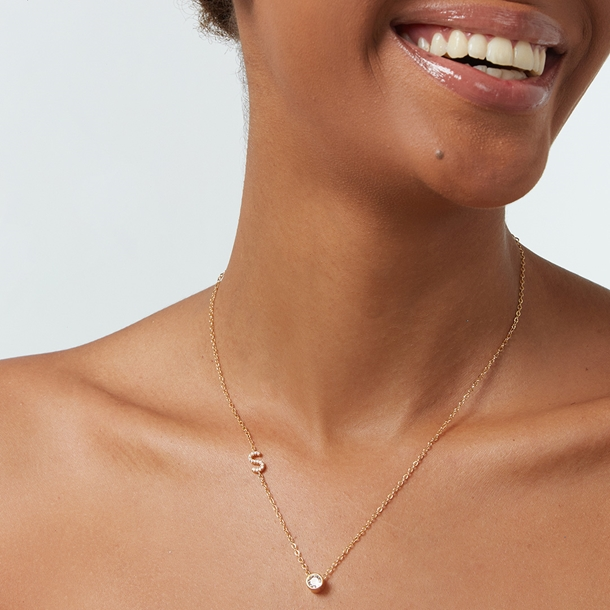 Colar Letras Cravejado e Ponto de Luz