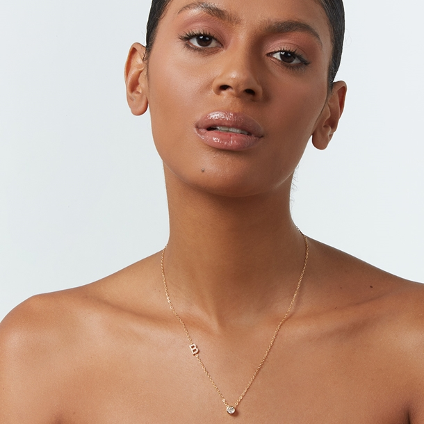 Colar Letras Cravejado e Ponto de Luz