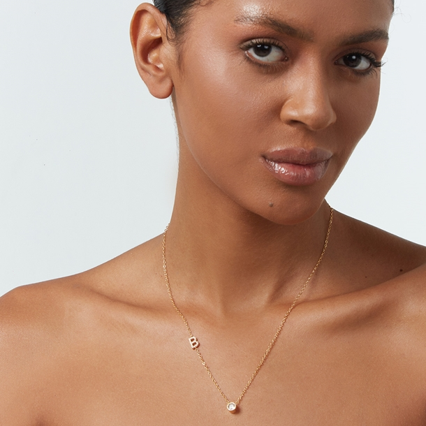 Colar Letras Cravejado e Ponto de Luz