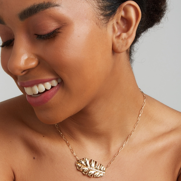 Colar Folha Cravejados Zircônias