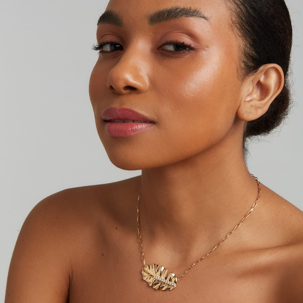 Colar Folha Cravejados Zircônias