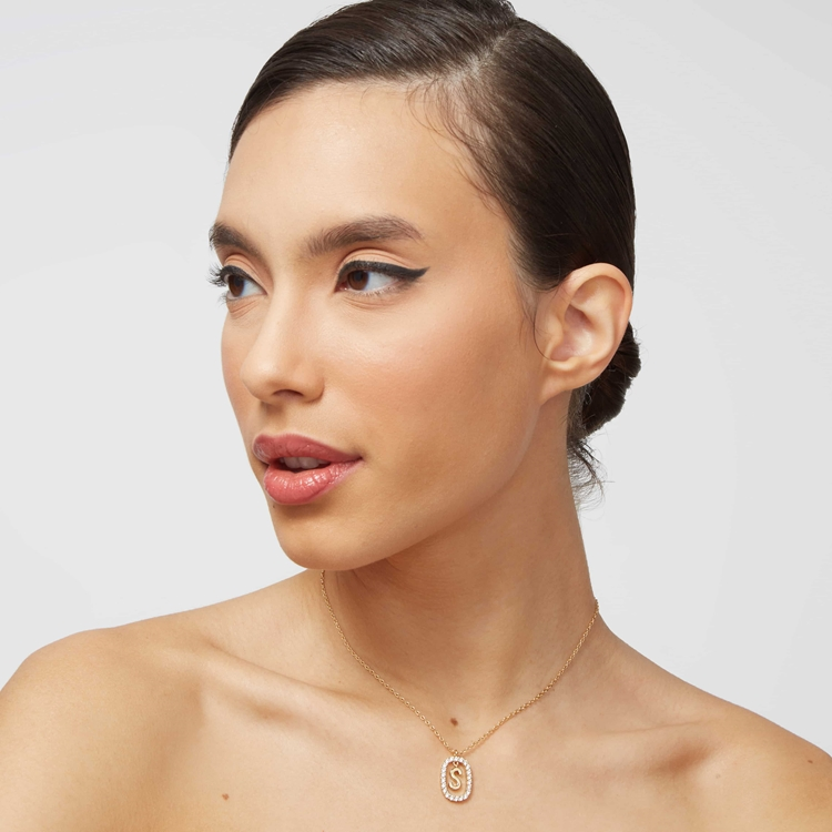 Colar  Letras Zircônias Cravejadas Dourado