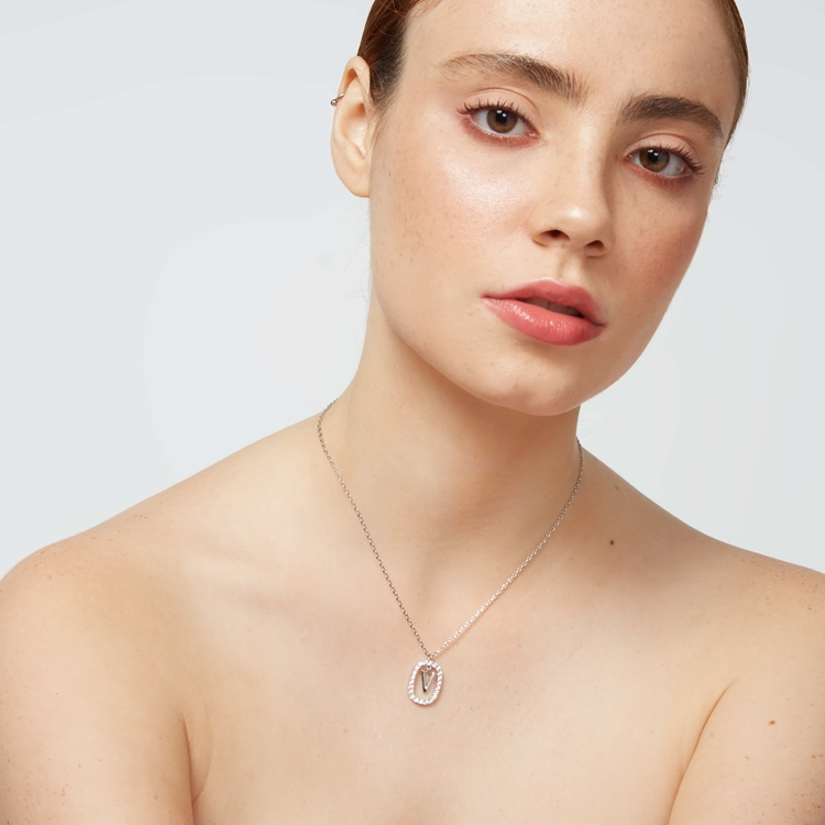 Colar Letras Zircônias Cravejadas Prateado