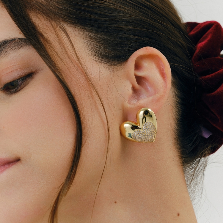Brinco Corações Bold Cravejado de Zircônias Ouro 18k