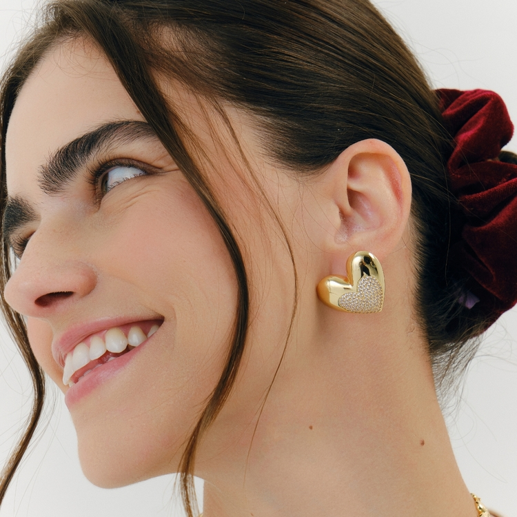Brinco Corações Bold Cravejado de Zircônias Ouro 18k