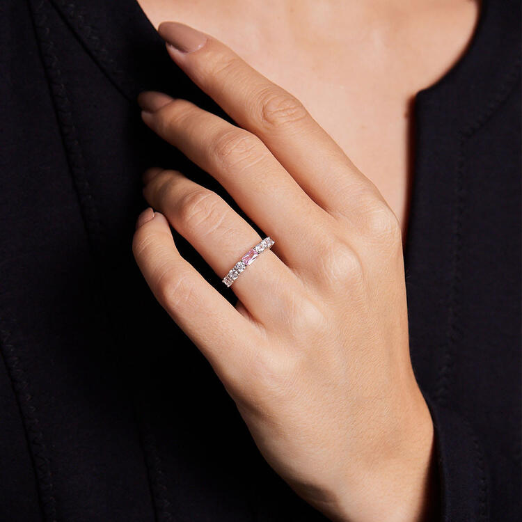 Anel Meia Aliança Baguete Prata 925 com Zircônias Rosa e Incolores