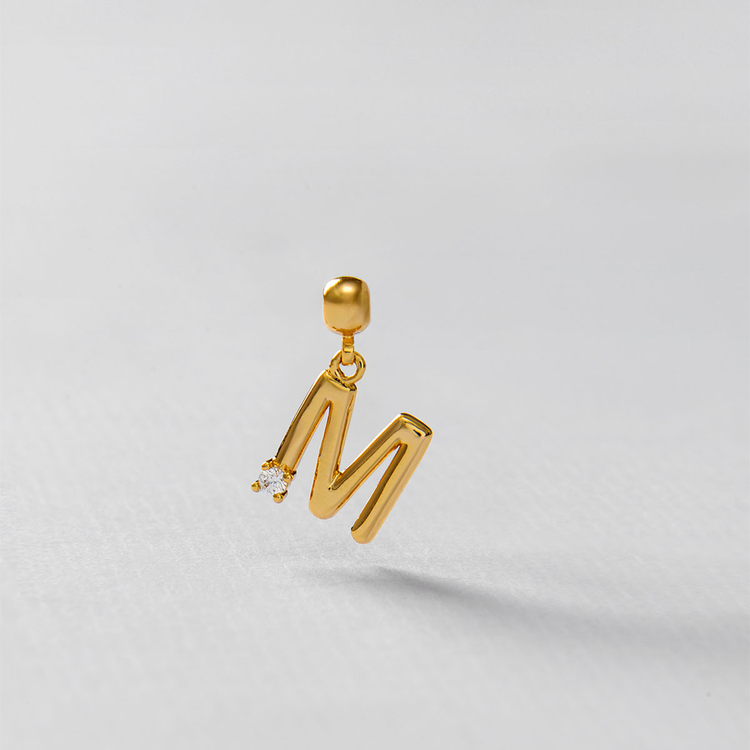 PINGENTE LETRA M ZIRCONIA