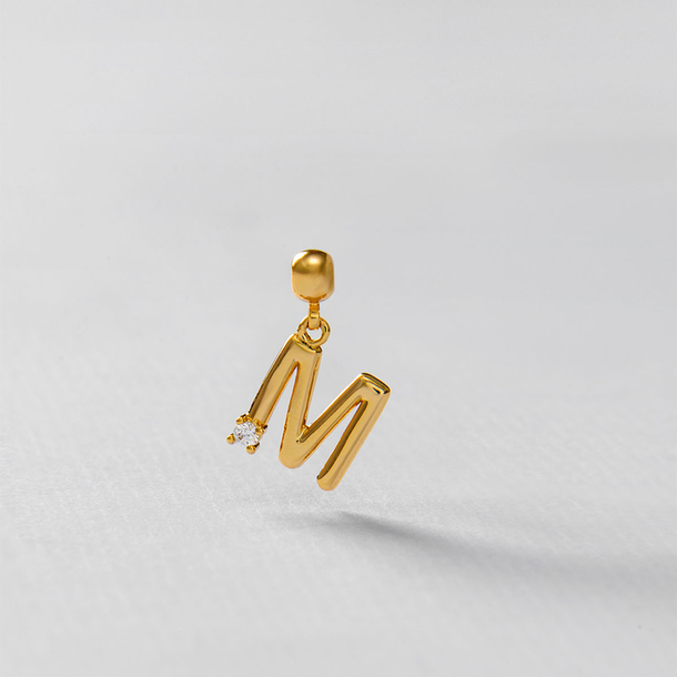PINGENTE LETRA M ZIRCONIA