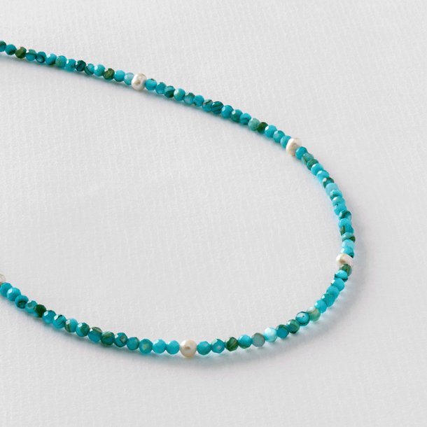 COLAR FLORA AZUL E PEROLA