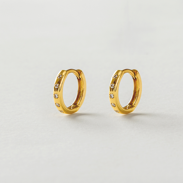 BRINCO MINIMAL CRAVEJADO