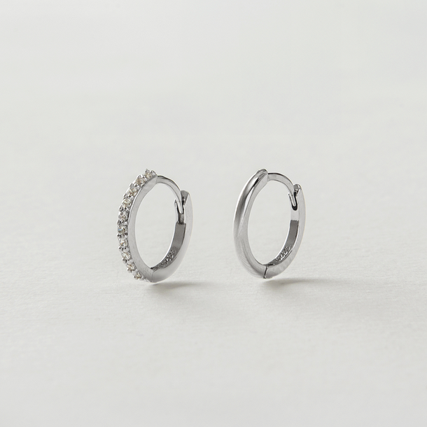 BRINCO MINI ARGOLA CRAVEJADA