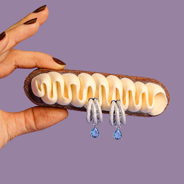 BRINCO AMORA CRAVEJADO ESPECIAL 5 ANOS