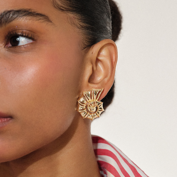 BRINCO CONCHA SPIKE COLLAB LELE BURNIER