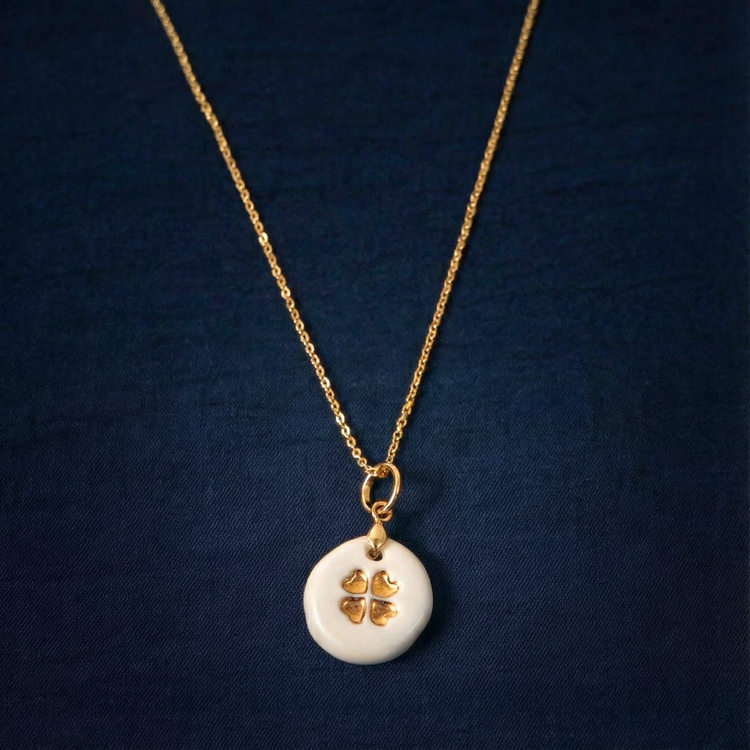 COLAR CERAMICS TREVO