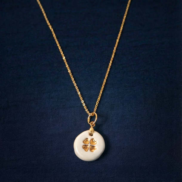 COLAR CERAMICS TREVO