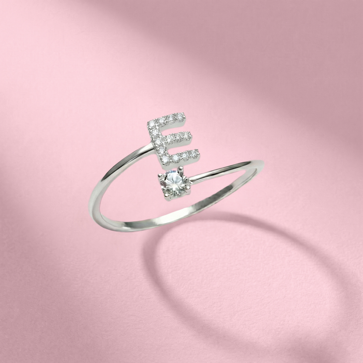 ANEL LETRA E CRAVEJADO PRATA 925