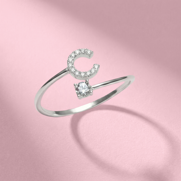 ANEL LETRA C CRAVEJADO PRATA 925