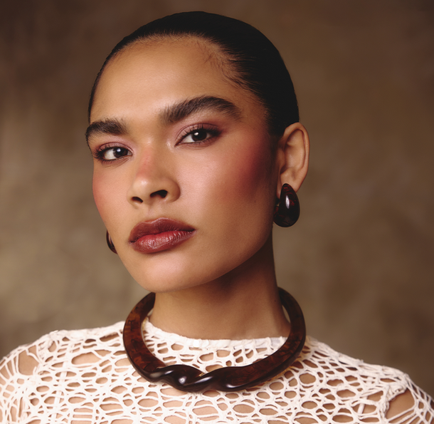 BRINCO ÂMBAR MARROM