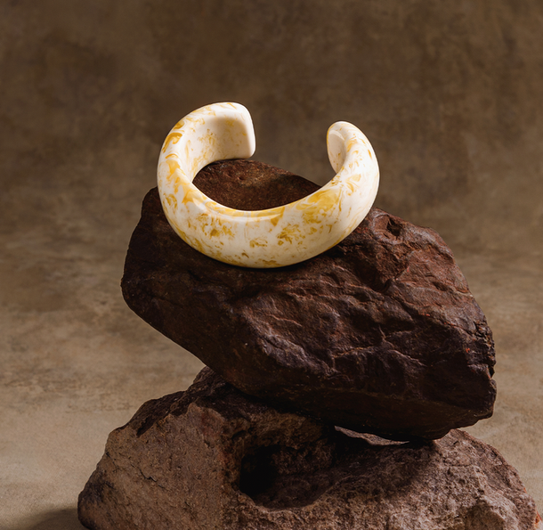 BRACELETE ORGÂNICO ÂMBAR OFF WHITE P