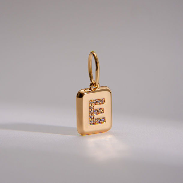 PINGENTE CHARM BAR LETRA E
