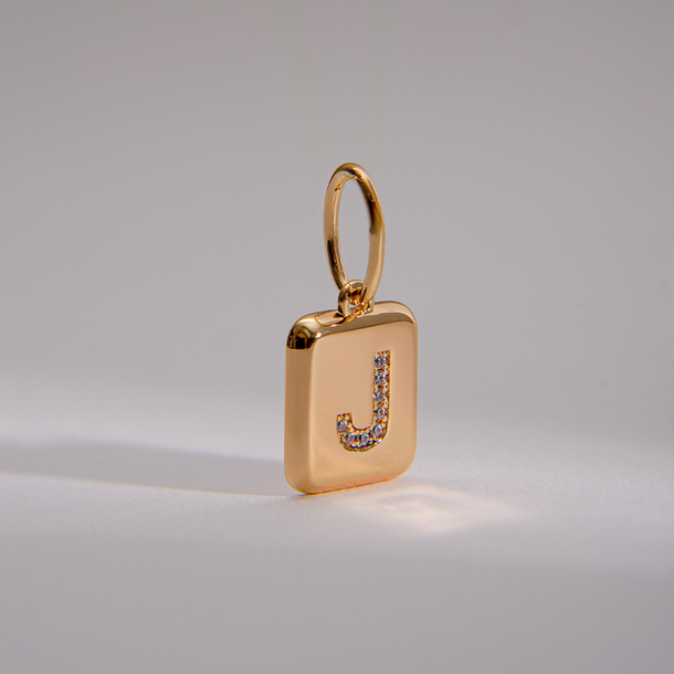 PINGENTE CHARM BAR LETRA J