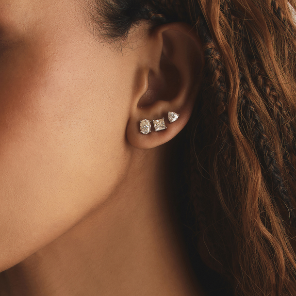 BRINCO SOLITÁRIO MOISSANITE TRILLION 5MM PRATA 925