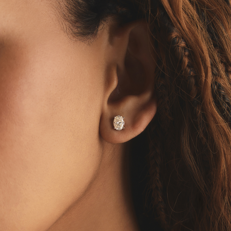 BRINCO SOLITÁRIO MOISSANITE OVAL PRATA 925