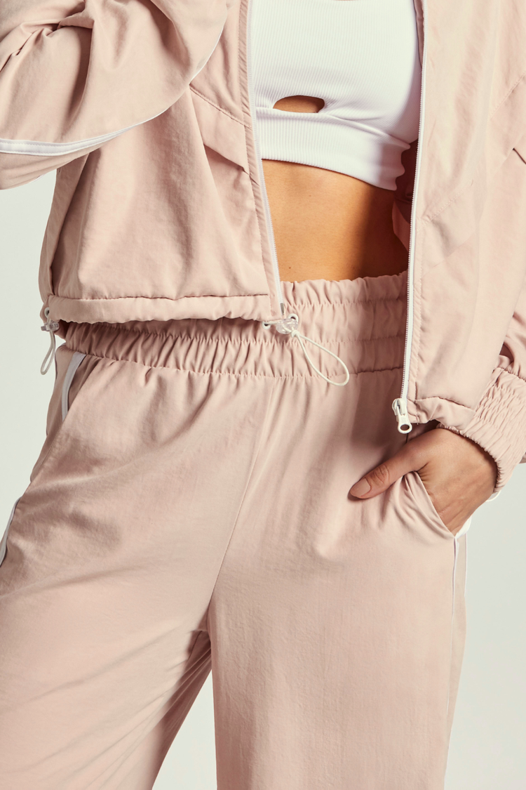 Open Era — CALÇA WIDE COM LISTRAS BY MICA